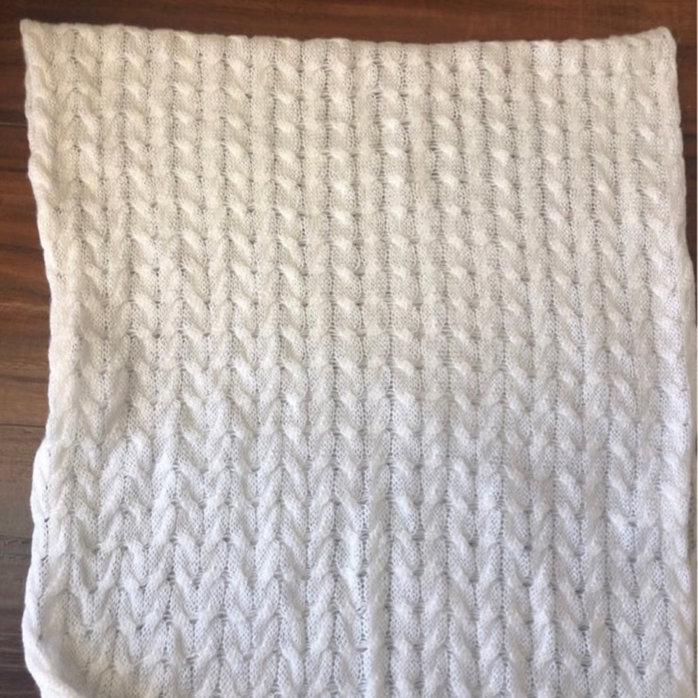 White very beatiful long scarf - Picture 3 of 7